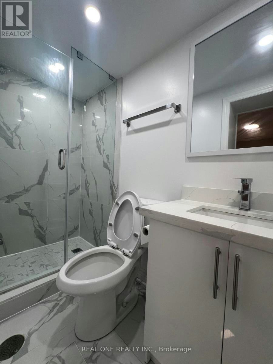 65 Dewlane Drive W, Toronto, ON, M2R 2P9 - 7
