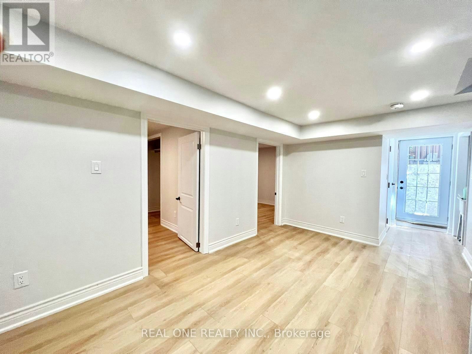 65 Dewlane Drive W, Toronto, ON, M2R 2P9 - 3