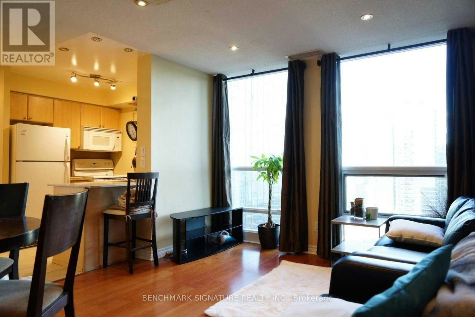 3102-763 Bay Street, Toronto, ON, M5G 2R3 - 3