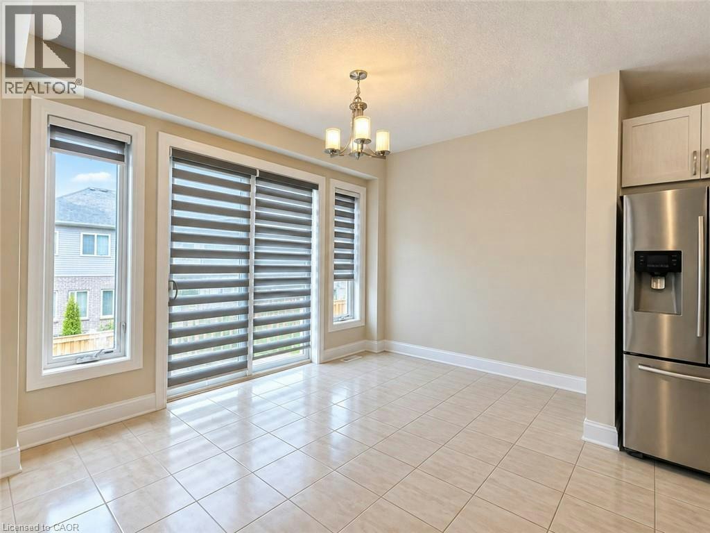 302 Chokecherry Crescent, Waterloo, ON, N2V 0H1 - 3