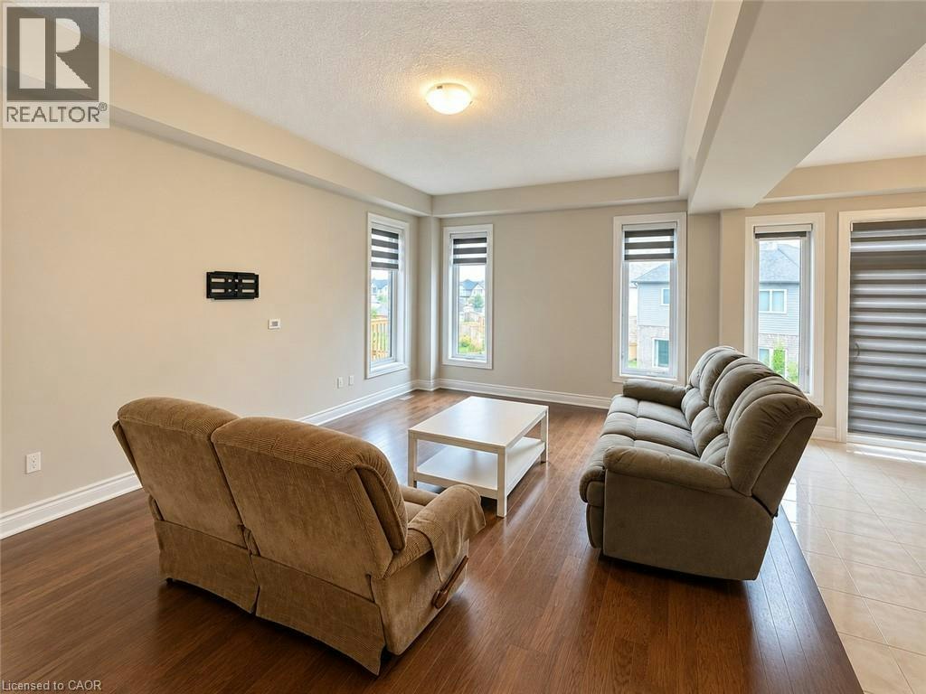 302 Chokecherry Crescent, Waterloo, ON, N2V 0H1 - 4