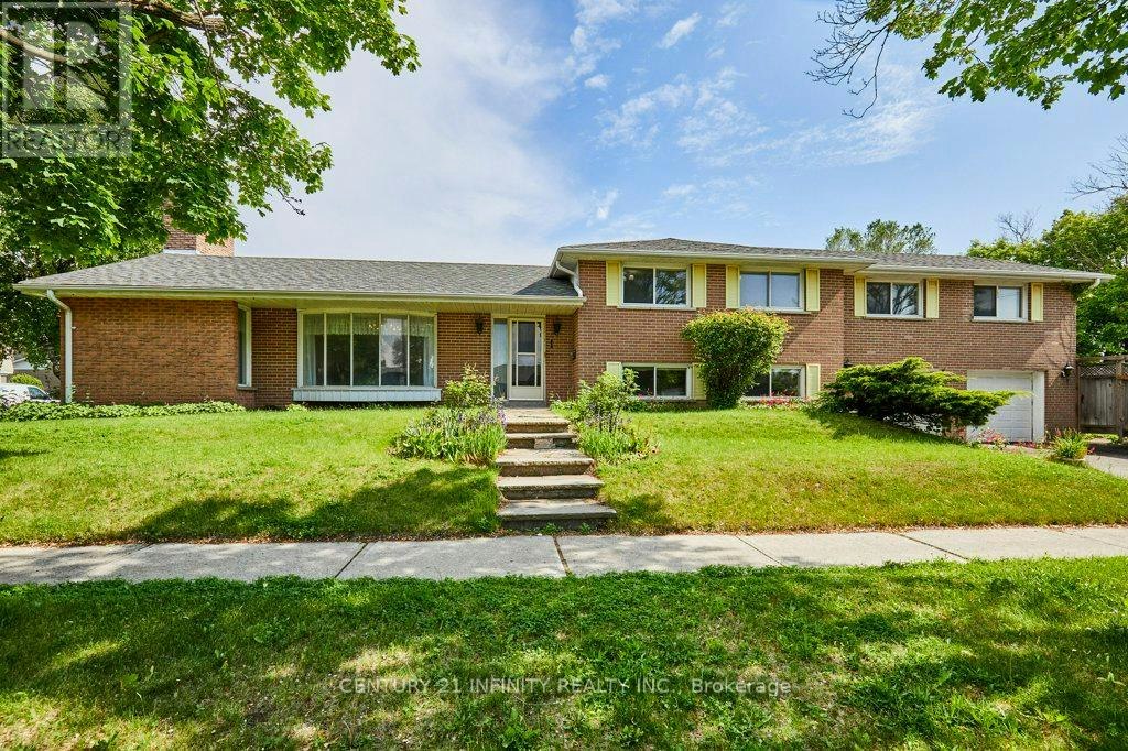 1 Goodland Gate, Toronto, ON, M1S 1V4
