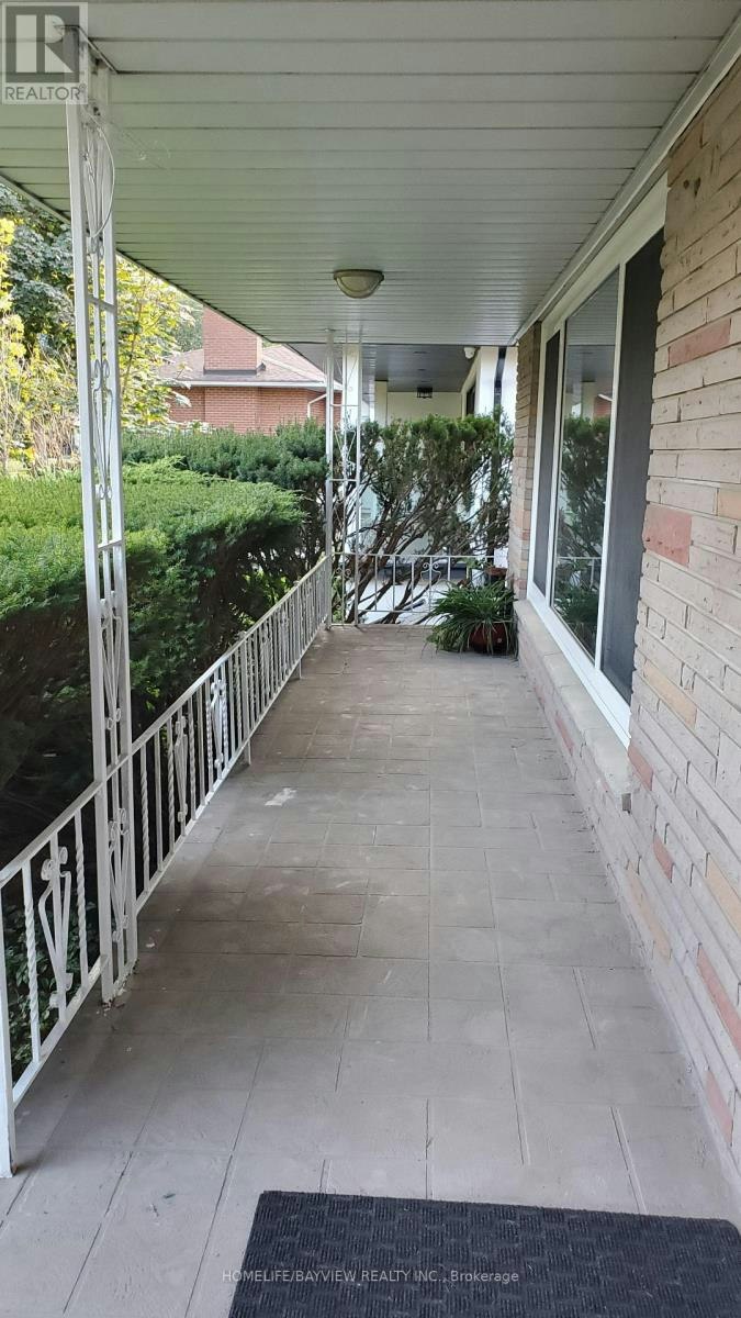 6 Restwell Crescent, Toronto, ON, M2K 2A2 - 4