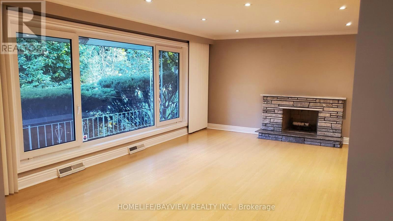 6 Restwell Crescent, Toronto, ON, M2K 2A2 - 6
