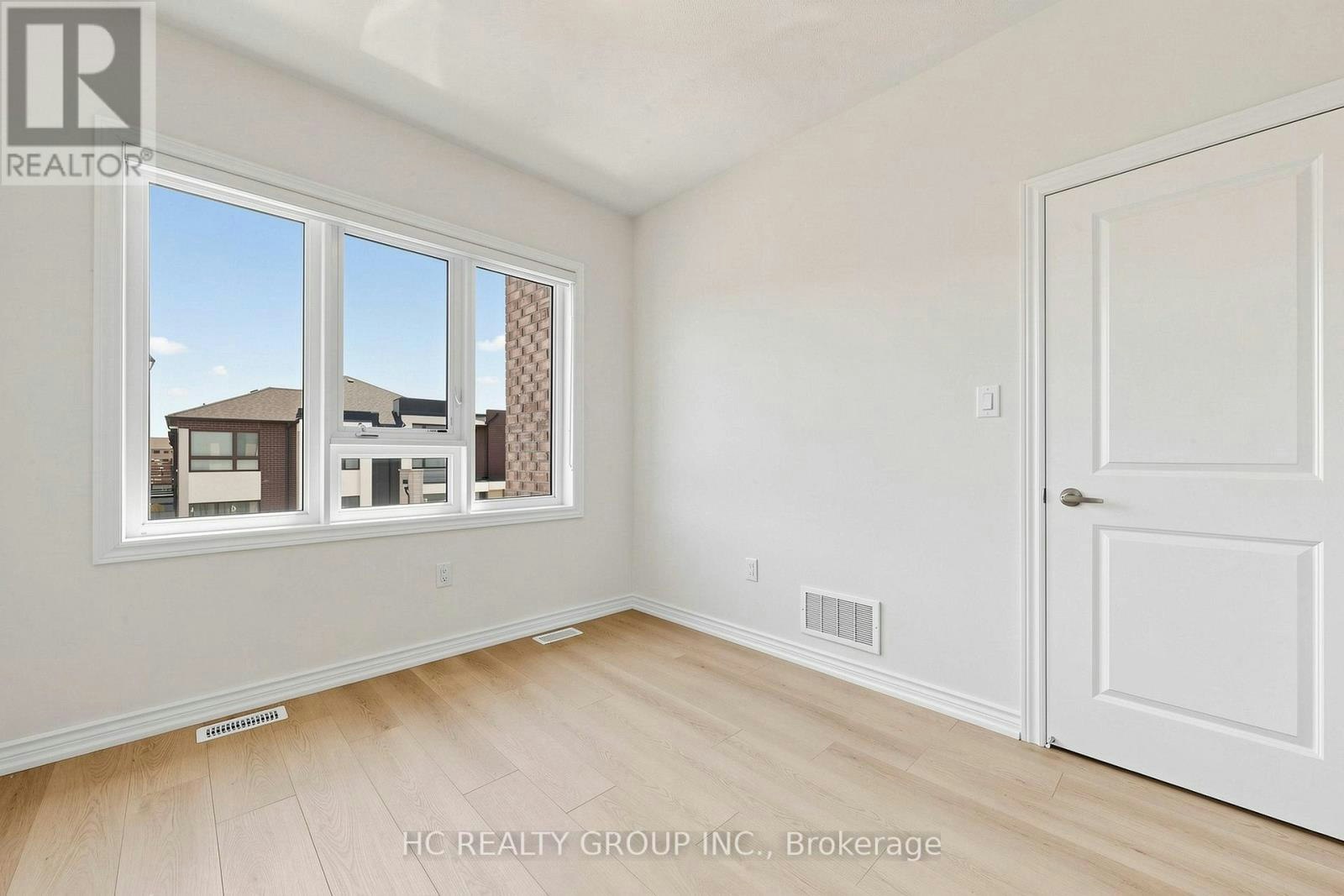 8 Hewison Avenue, Richmond Hill, ON, L4S 0J2 - 7