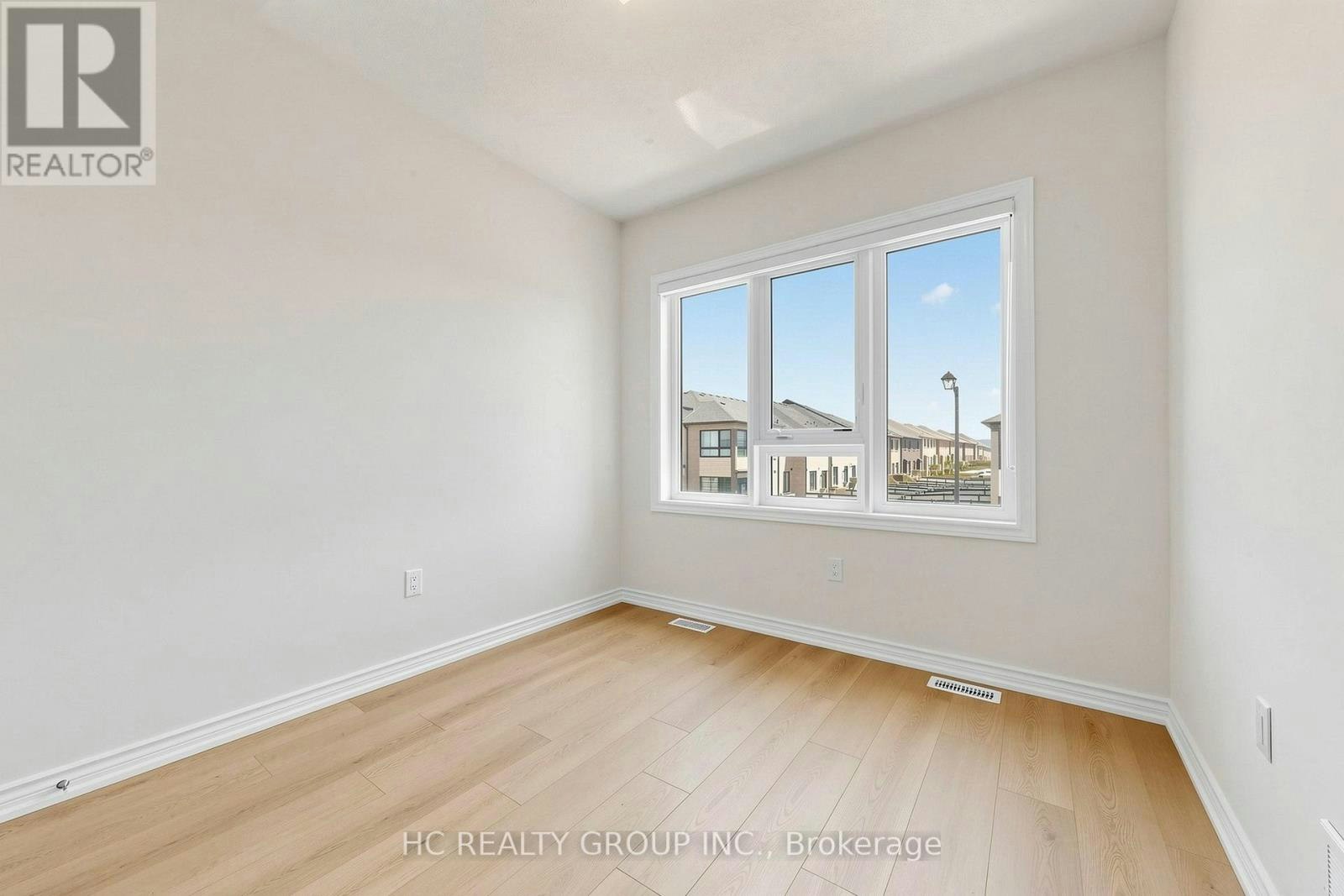 8 Hewison Avenue, Richmond Hill, ON, L4S 0J2 - 9