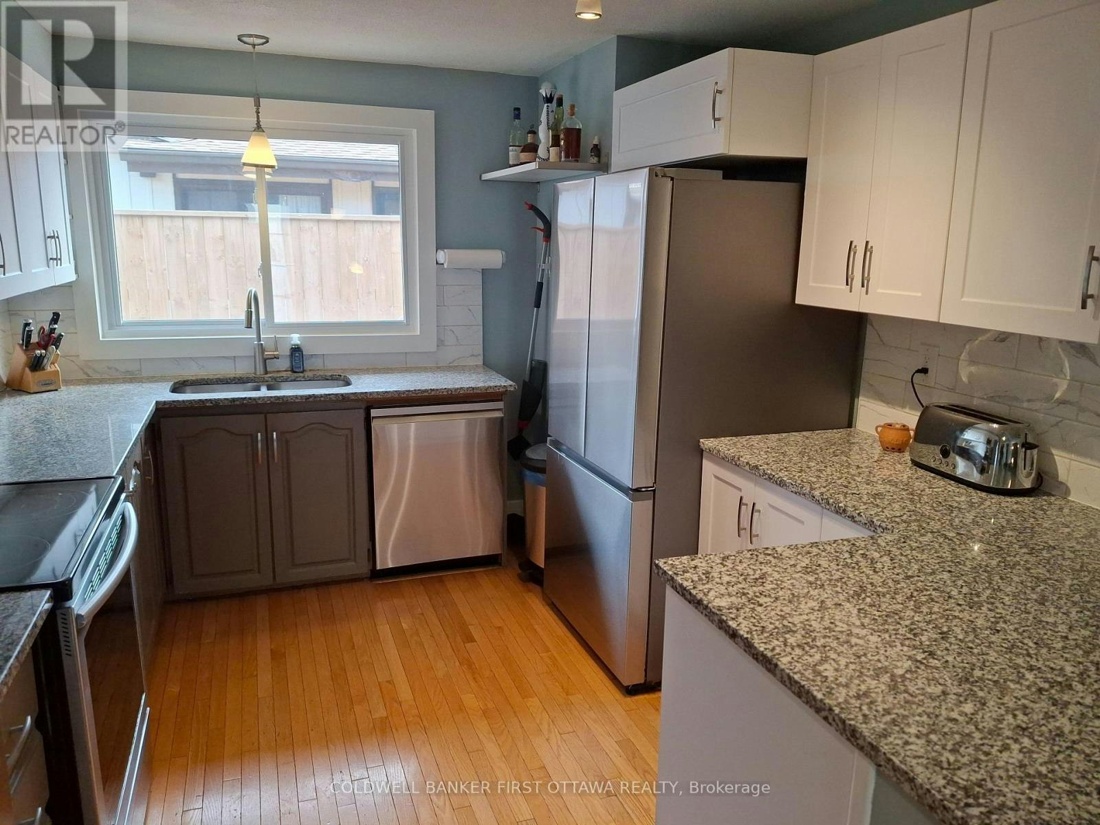 30 Lansfield Way, Ottawa, ON, K2G 3V8 - 6