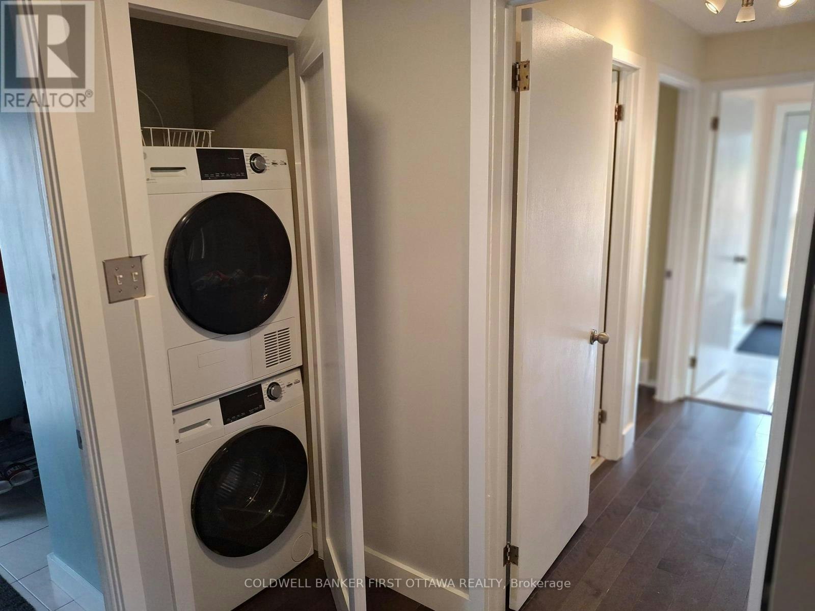 30 Lansfield Way, Ottawa, ON, K2G 3V8 - 8