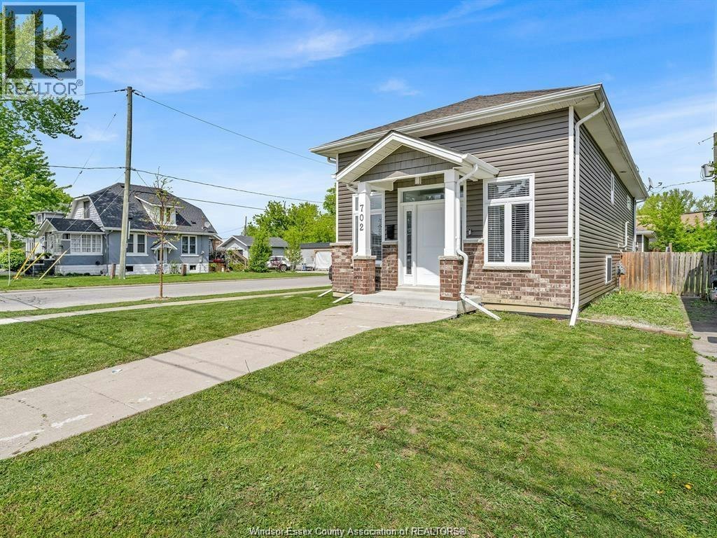 702 Lesperance Road, Tecumseh, ON, N8N 1W7 - 2