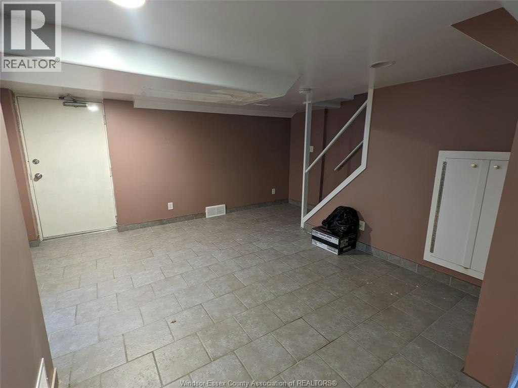 MAIN-349 Tuscarora, Windsor, ON, N9A 3L8 - 10