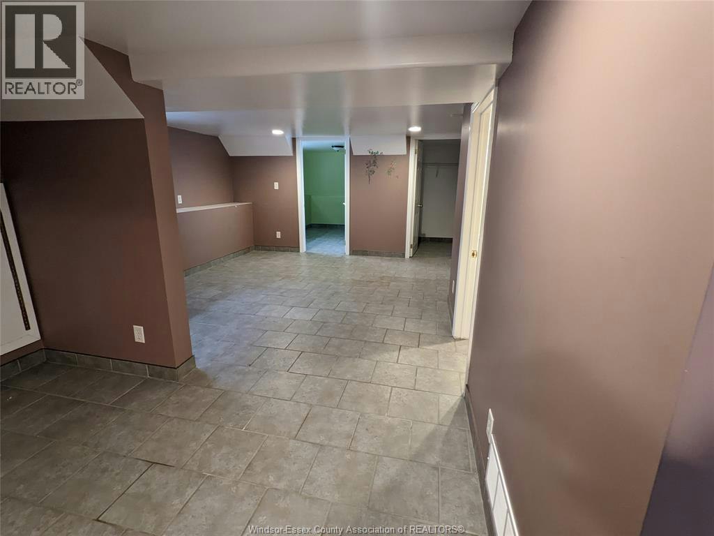 MAIN-349 Tuscarora, Windsor, ON, N9A 3L8 - 12
