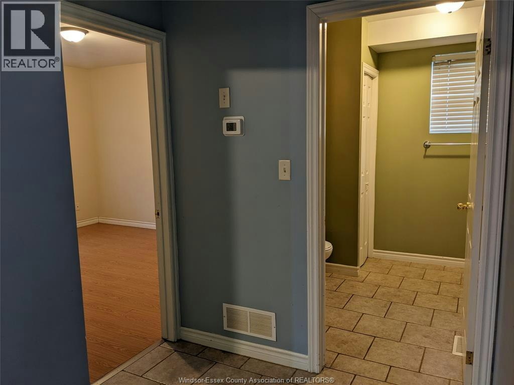 MAIN-349 Tuscarora, Windsor, ON, N9A 3L8 - 6