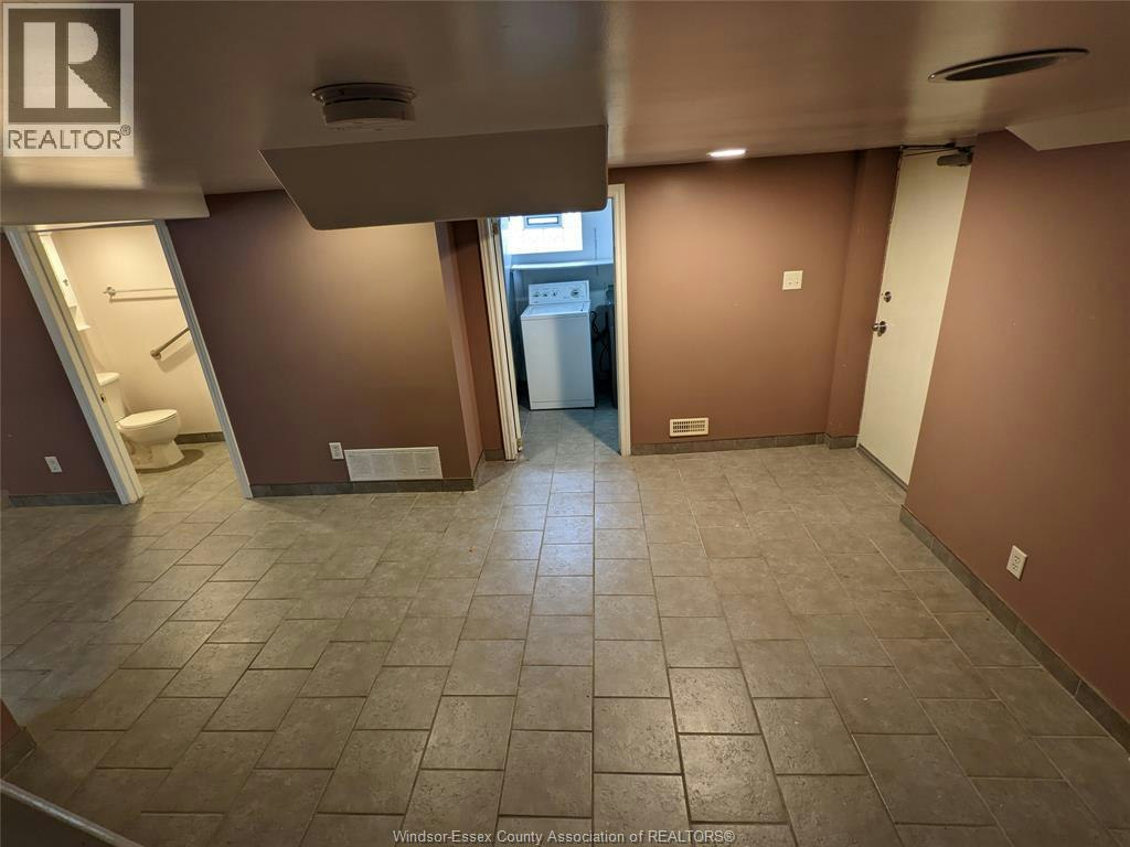 MAIN-349 Tuscarora, Windsor, ON, N9A 3L8 - 11