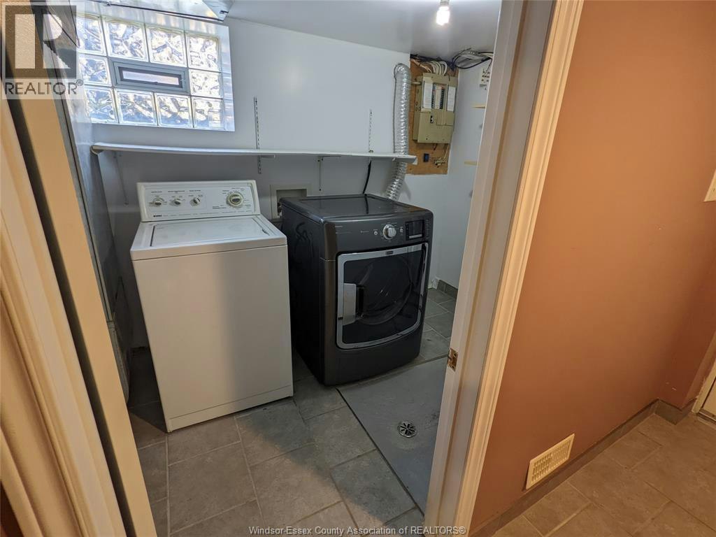 MAIN-349 Tuscarora, Windsor, ON, N9A 3L8 - 17