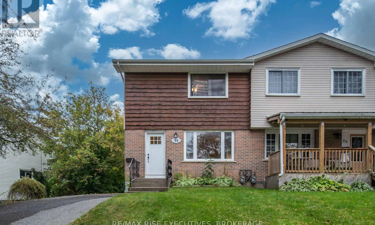 18 Carriage Court Avenue