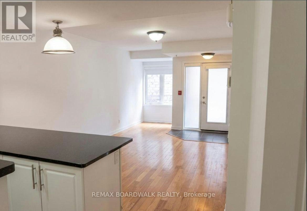 209 458d King Edward Avenue, Ottawa, ON, K1N 0B3 3