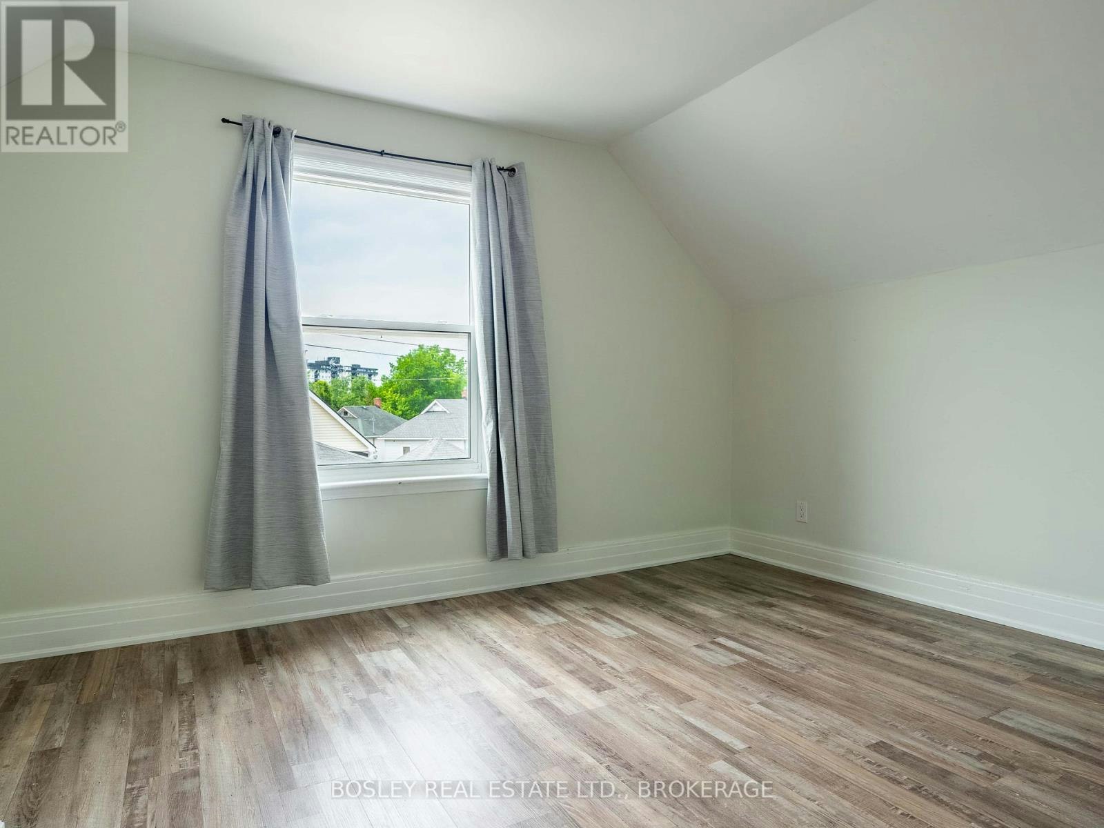 5 Herrick Avenue, St. Catharines, ON, L2P 2S7 - 10