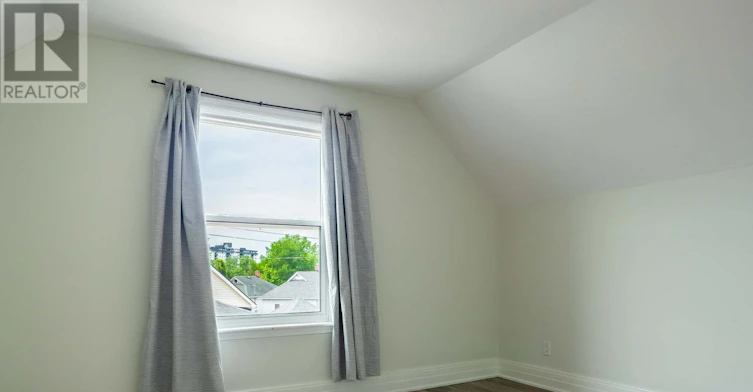 5 Herrick Avenue, St. Catharines, ON, L2P 2S7 - 10
