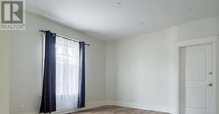 5 Herrick Avenue, St. Catharines, ON, L2P 2S7 - 6