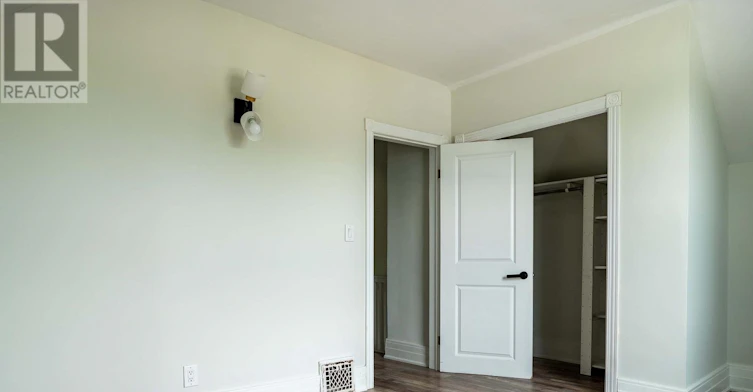 5 Herrick Avenue, St. Catharines, ON, L2P 2S7 - 11