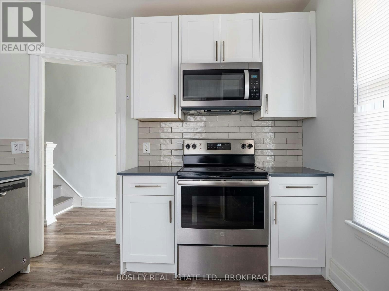 5 Herrick Avenue, St. Catharines, ON, L2P 2S7 4