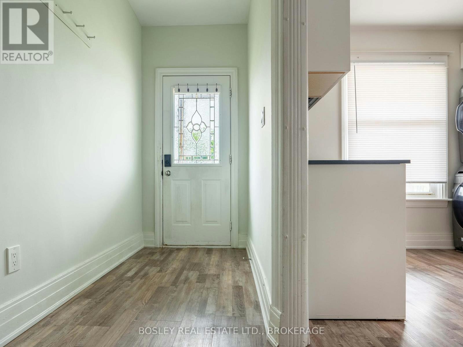 5 Herrick Avenue, St. Catharines, ON, L2P 2S7 2
