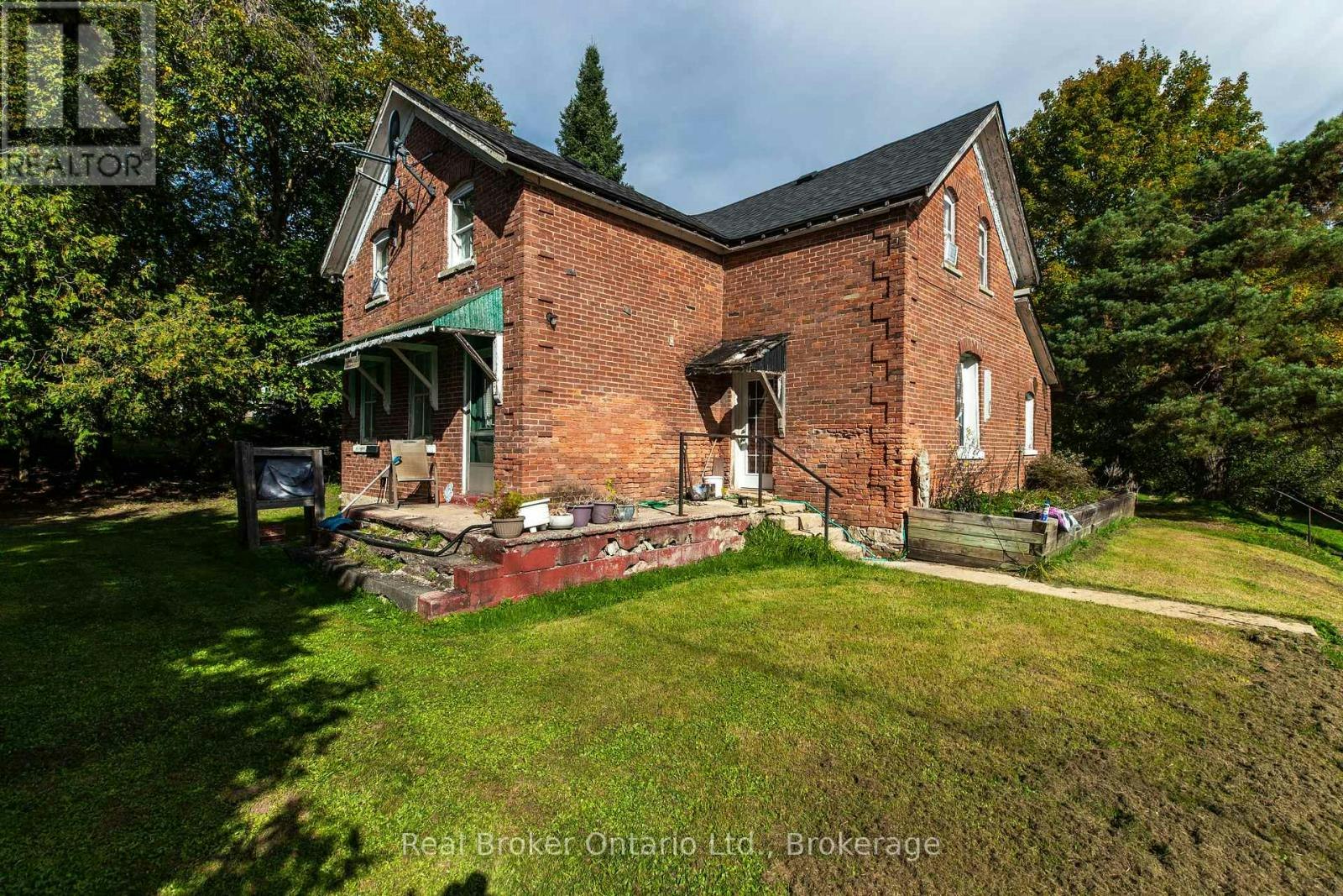 R.R 3-776813 10 Highway Highway, Chatsworth, ON, N0H 1R0