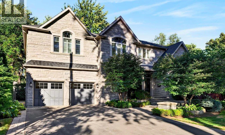 225 Lakeside Avenue