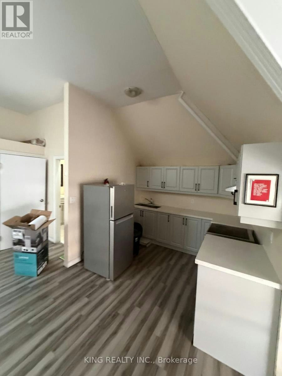 UPPER-544 Dundas Street E, London, ON, N6B 1W8 3