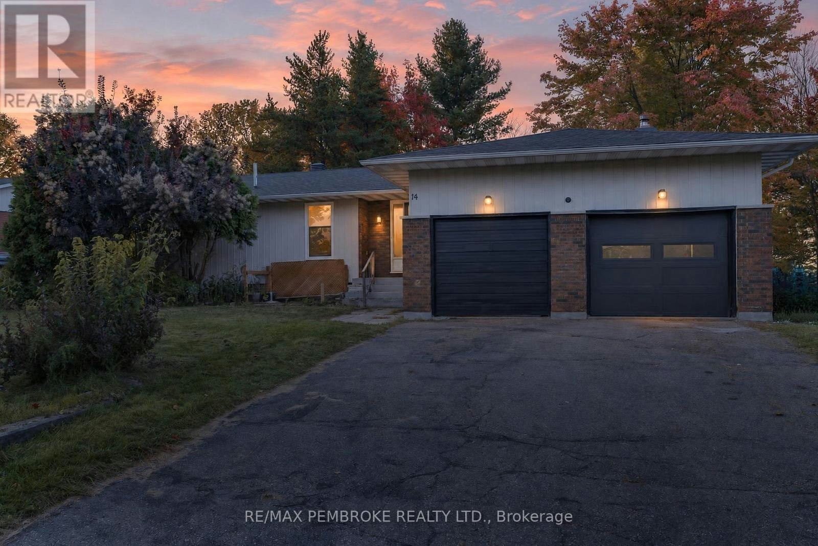 14 Roy Street, Petawawa, ON, K8H 3A6
