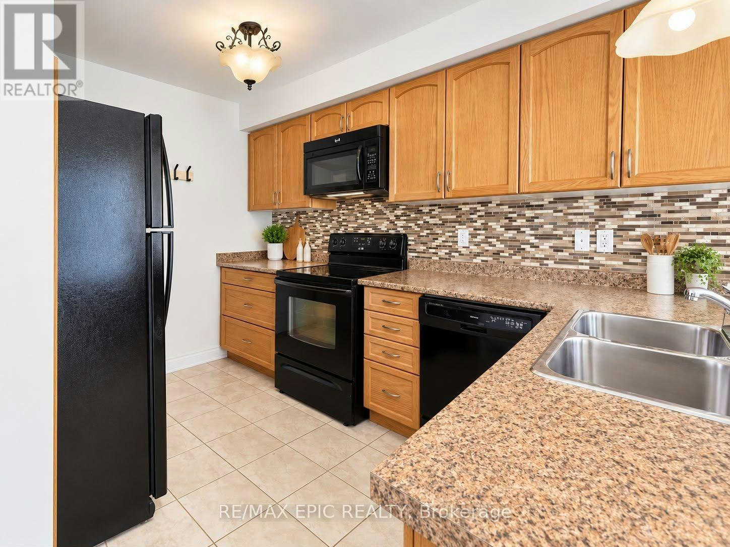 38 Wyndham Circle, Georgina, ON, L0E 1R0 - 4