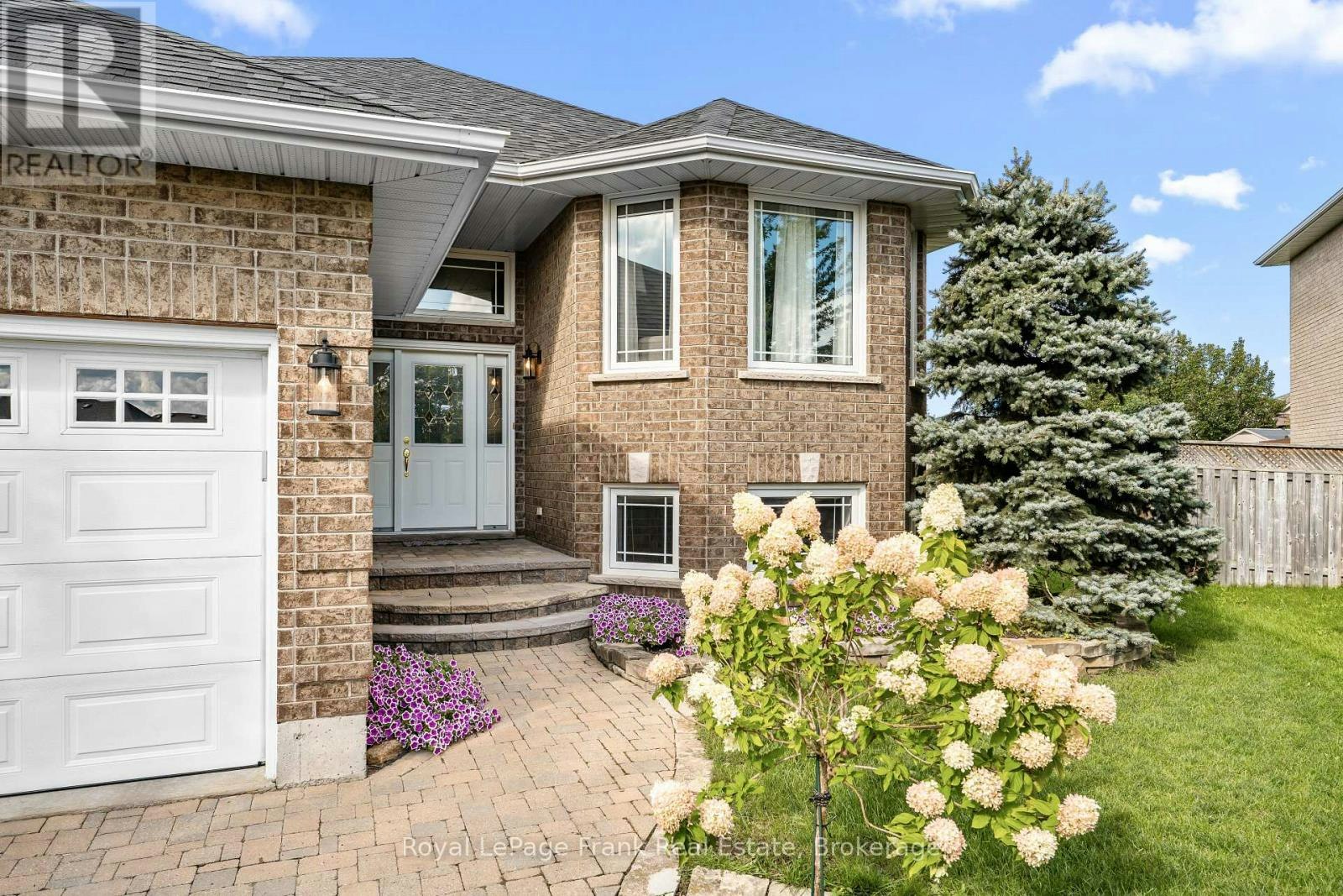18 Matthews Court, Peterborough, ON, K9K 2S8