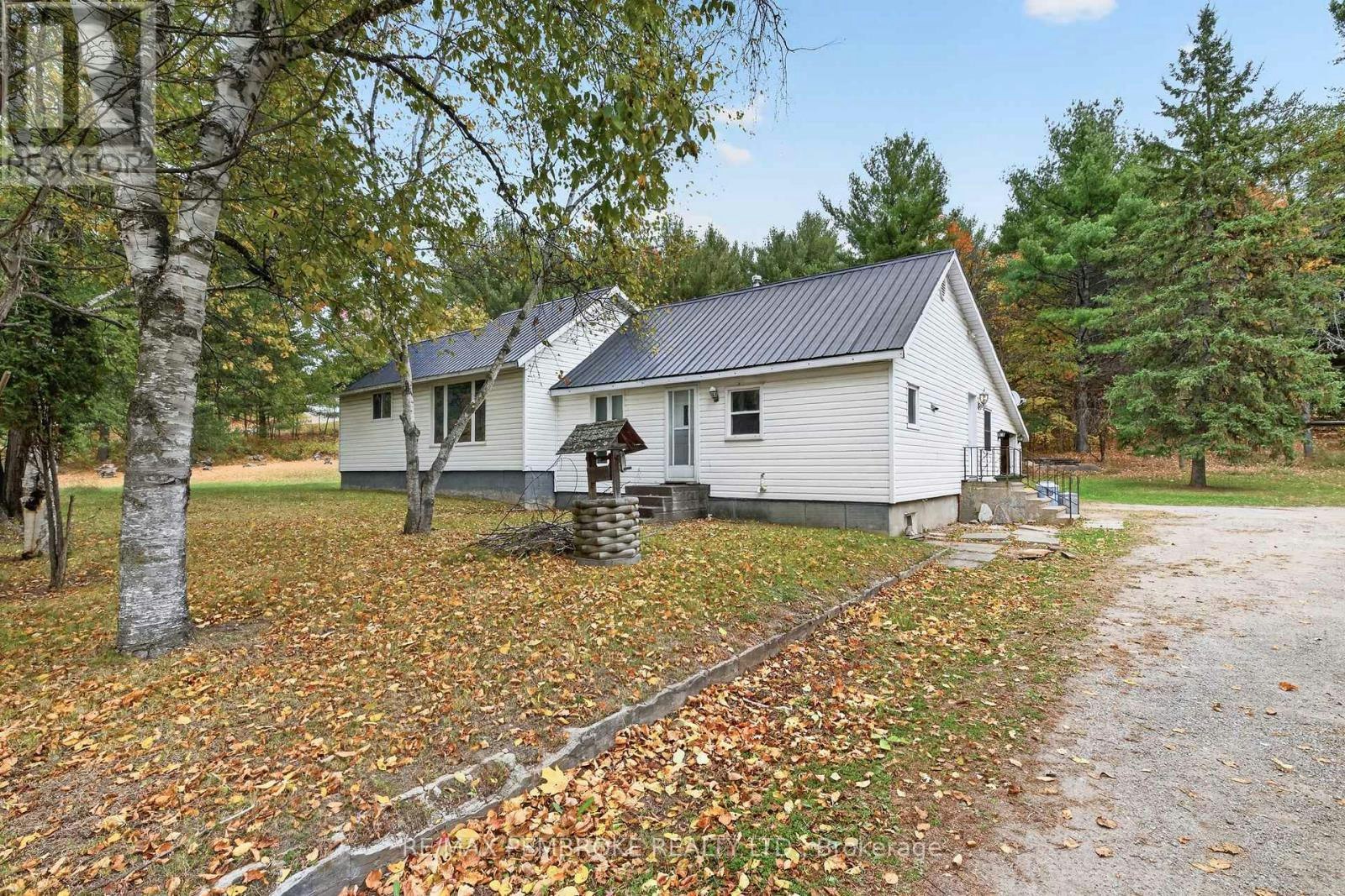 39326 41 Highway Highway, Laurentian Valley, ON, K8A 6W4