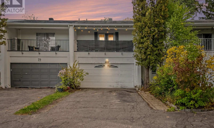 77 Grady Crescent