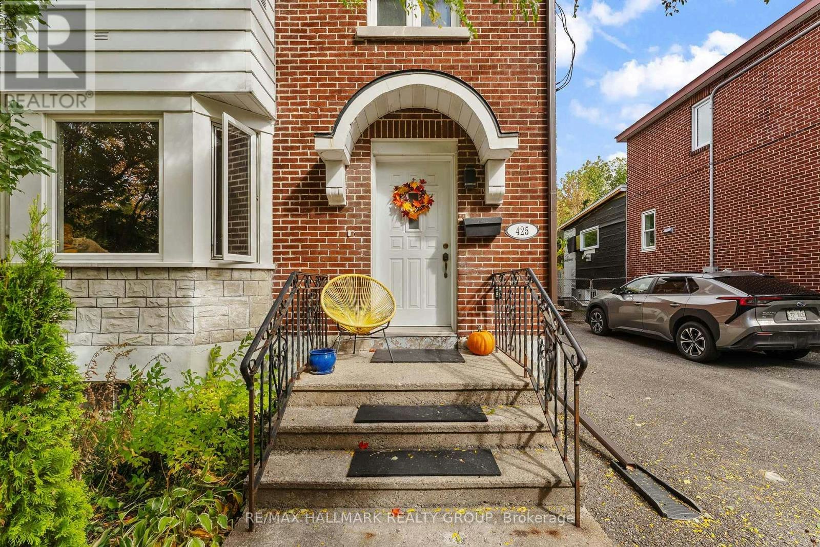 425 Chapel Street, Ottawa, ON, K1N 7Z7