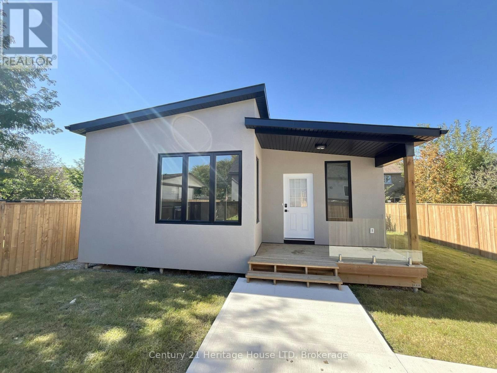 26B Valley Road, St. Catharines, ON, L2S 1Y6 2
