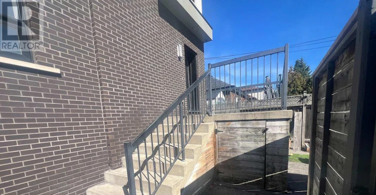 2-379 O'connor Drive, Toronto, ON, M4J 2V9 - 3