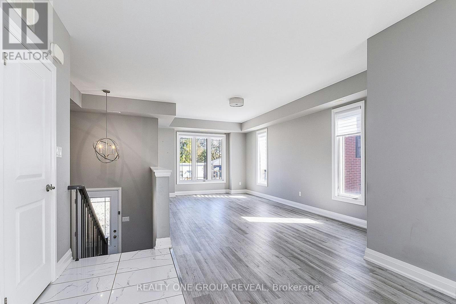 2-96 Cromwell Avenue, Oshawa, ON, L1J 4T6 - 3