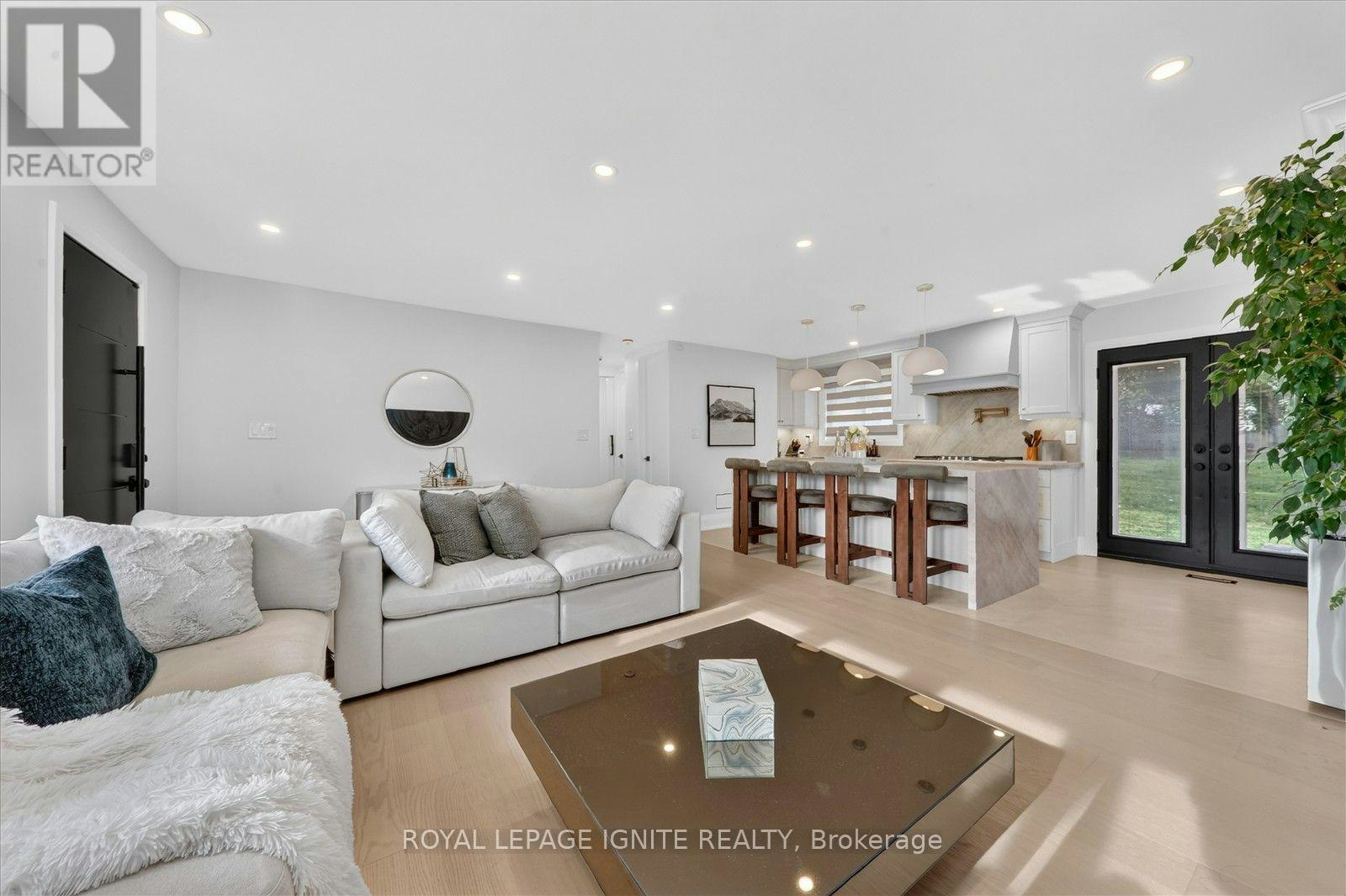 MAIN-103 Baker Street, Whitchurch-Stouffville, ON, L4A 4X9 - 11