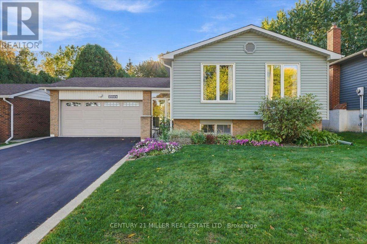 2044 Coral Crescent, Burlington, ON, L7P 3K5