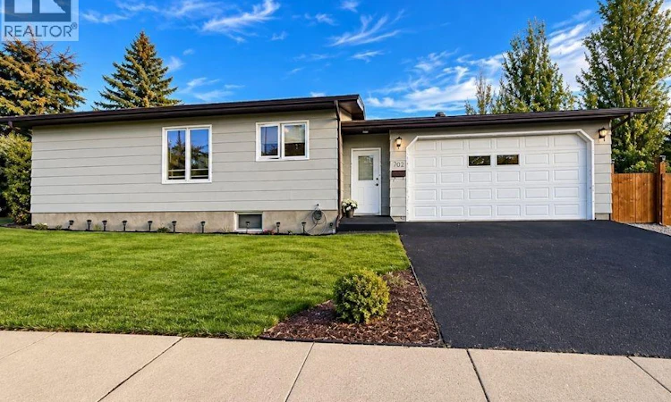 302 Cowie Crescent