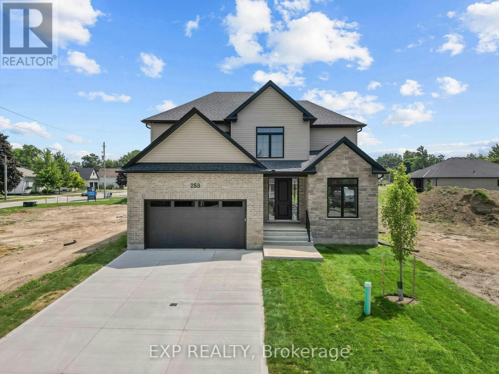 253 John Street, Warwick, ON, N0M 2S0