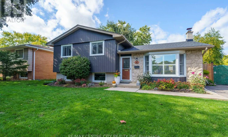 96 Tweed Crescent