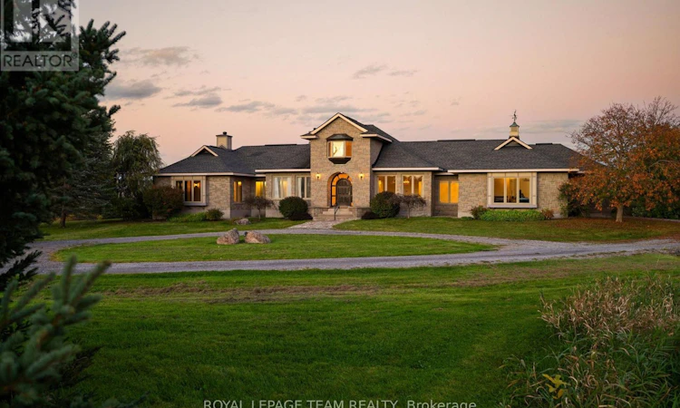 285 Pinhey Point Road