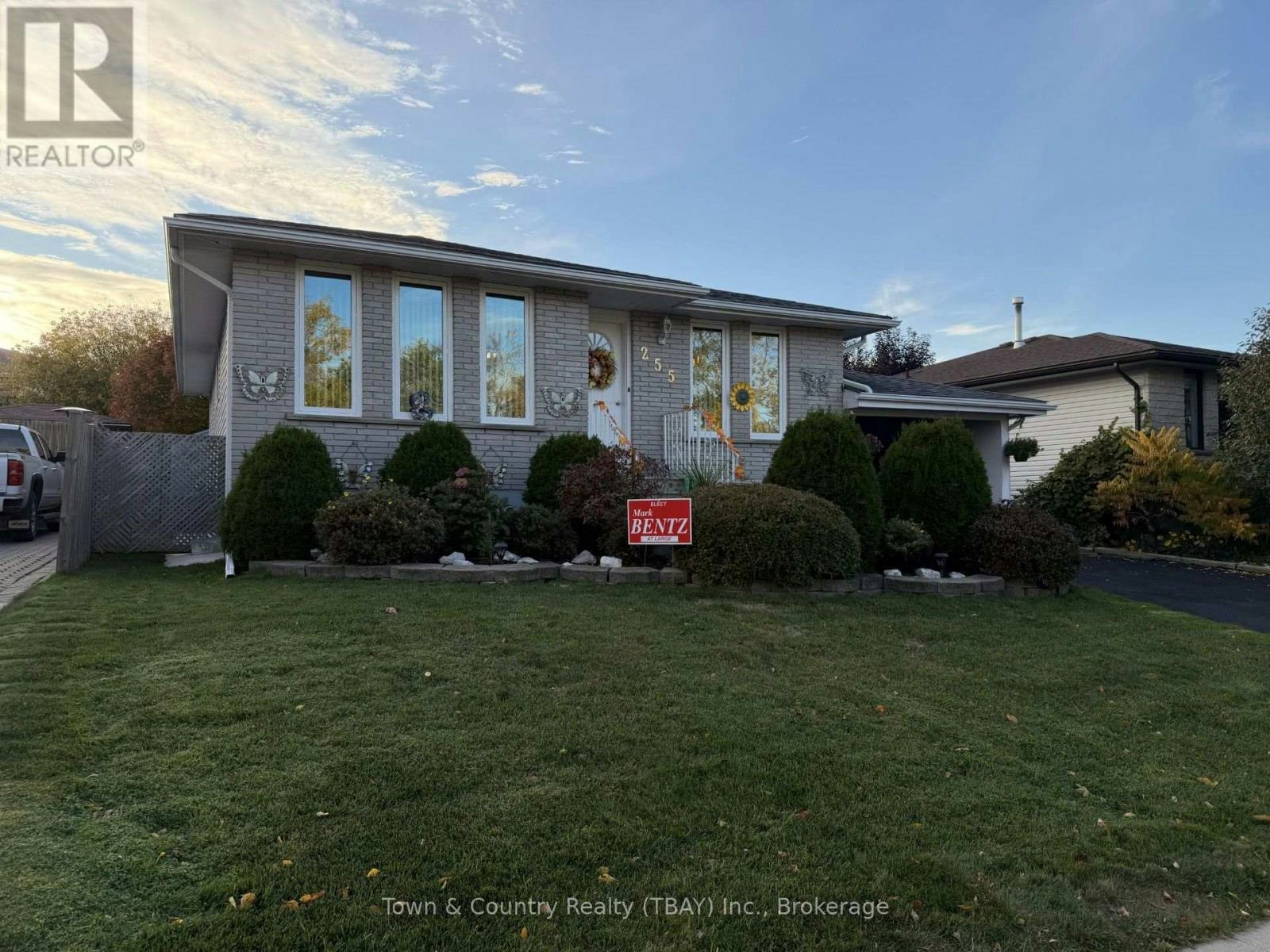 255 London Drive, Thunder Bay, ON, P7A 7Z6