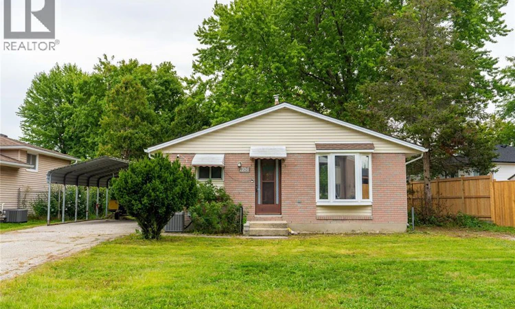 1104 Overlea Crescent