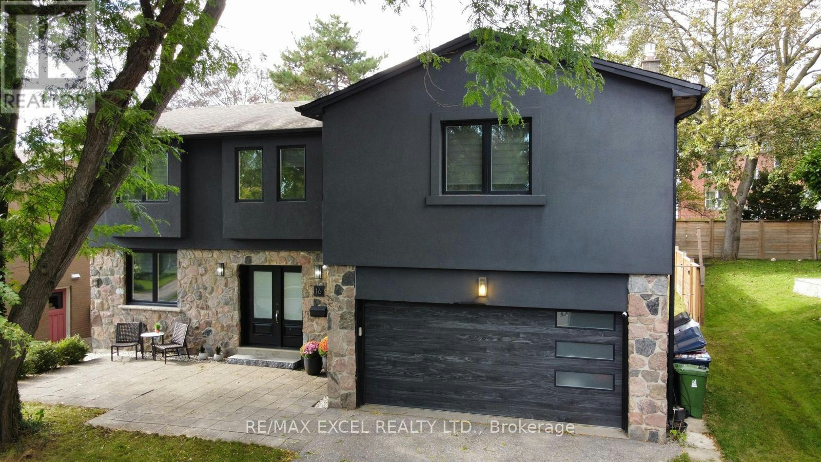 16 Aldenham Crescent, Toronto, ON, M3A 1S2