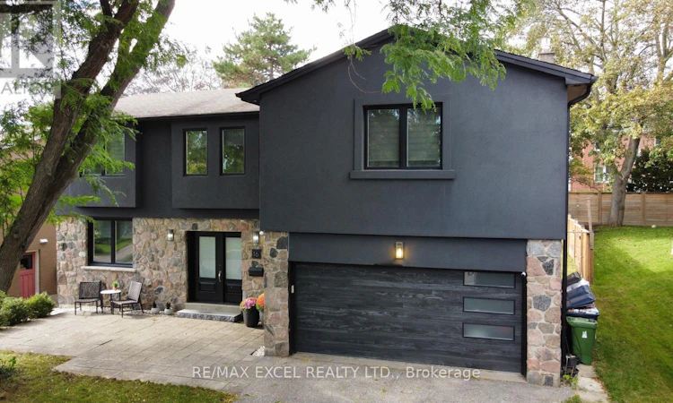16 Aldenham Crescent