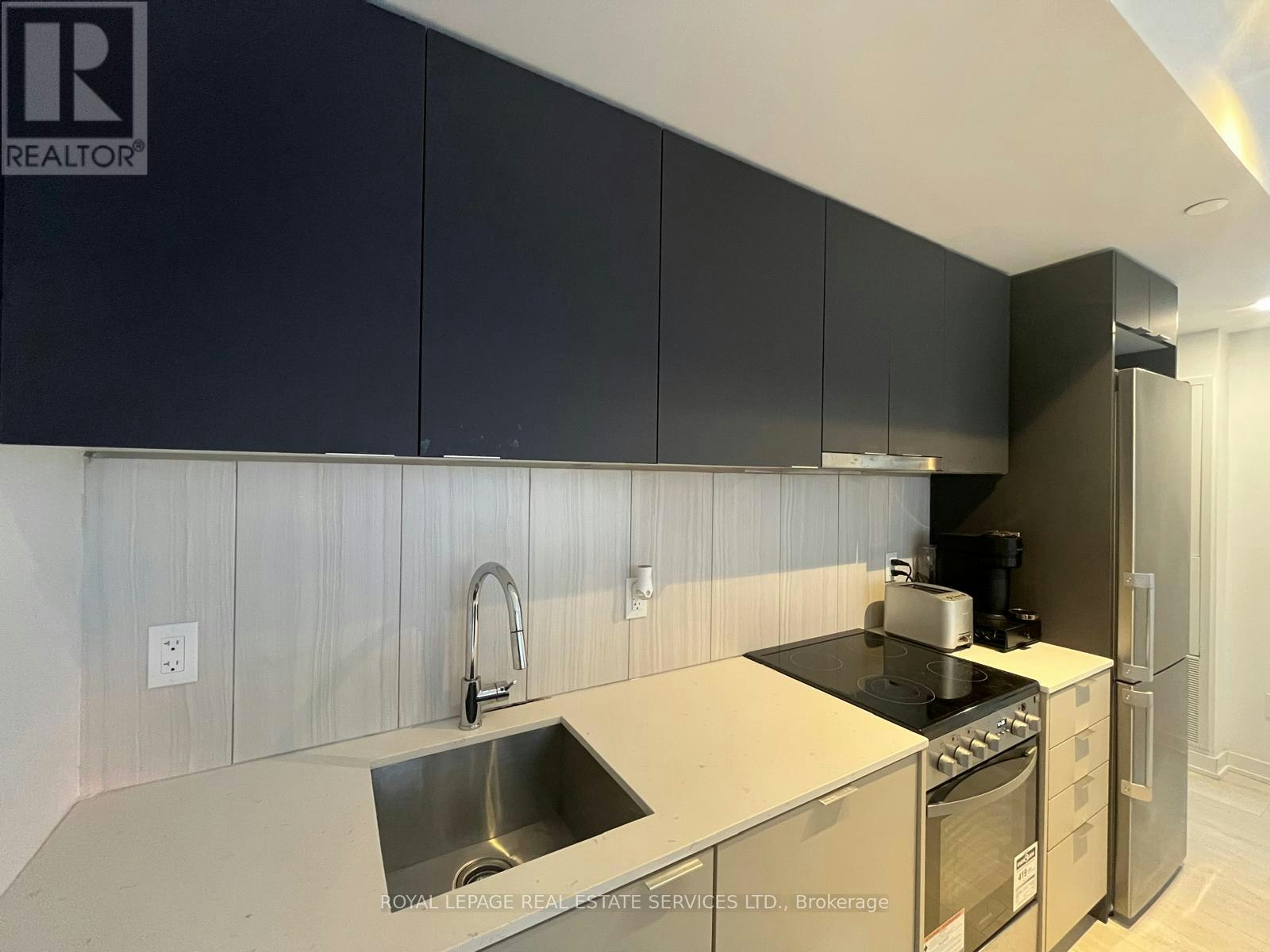 717-8 Tippett Road, Toronto, ON, M3H 0E7 - 2