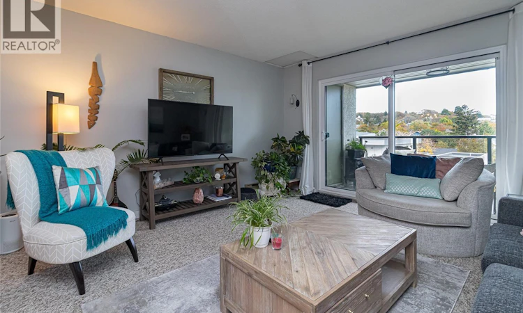 404-2757 Quadra Street